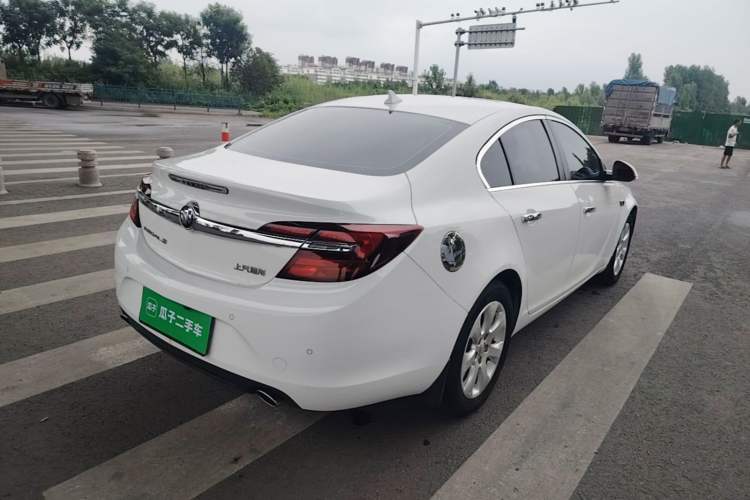 Used Buick Regal 2015 1.6T Leading Technology Model Rear Right 45 Deg