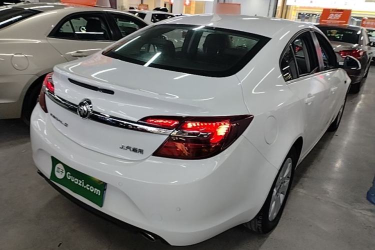 Used Buick Regal 2015 1.6T Leading Technology Model Rear Right 45 Deg