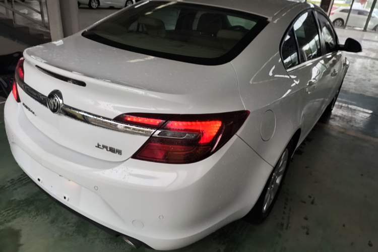 Used Buick Regal 2015 2.0L Leading Fashion Edition Rear Right 45 Deg