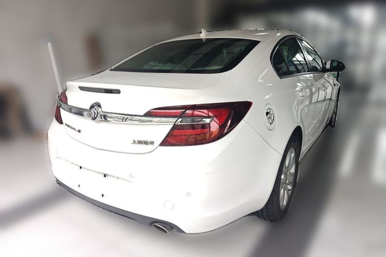 Used Buick Regal 2015 1.6T Leading Technology Model Rear Right 45 Deg