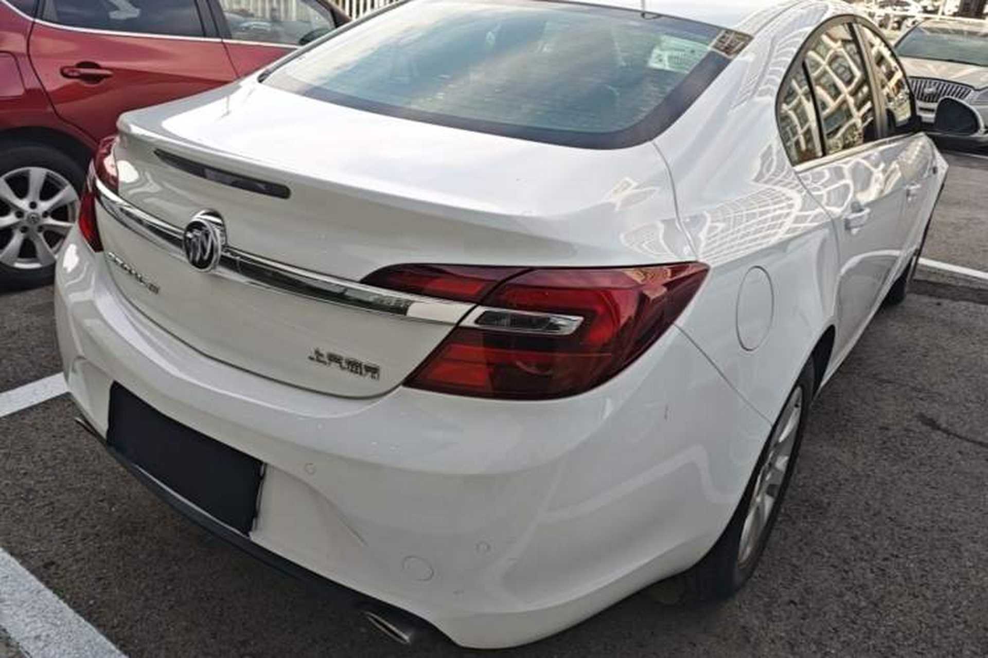 Used Buick Regal 2015 1.6T Leading Technology Model Rear Right 45 Deg