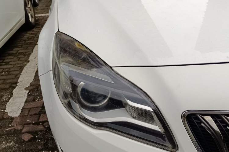 Used Buick Regal 2015 2.0L Elite Fashion Edition Right Front Headlight