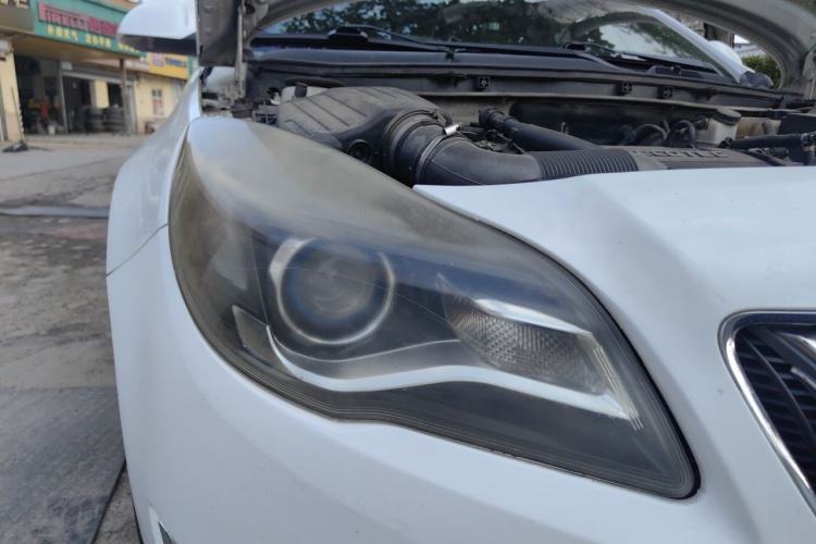 Used Buick Regal 2015 1.6T Leading Technology Model Right Front Headlight