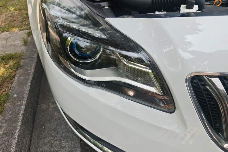 Used Buick Regal 2015 1.6T Leading Technology Model Right Front Headlight