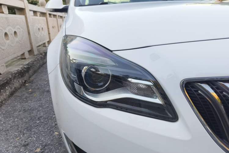 Used Buick Regal 2015 1.6T Leading Technology Model Right Front Headlight