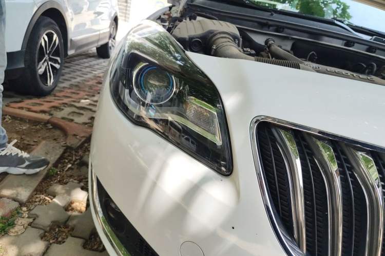 Used Buick Regal 2015 1.6T Leading Technology Model Right Front Headlight