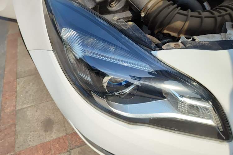 Used Buick Regal 2015 2.0L Leading Fashion Edition Right Front Headlight