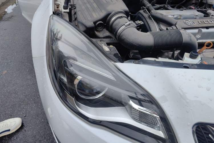 Used Buick Regal 2015 1.6T Elite Tech Model Right Front Headlight
