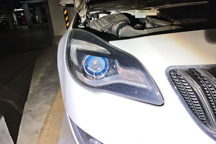 Used Buick Regal 2015 1.6T Elite Tech Model Right Front Headlight