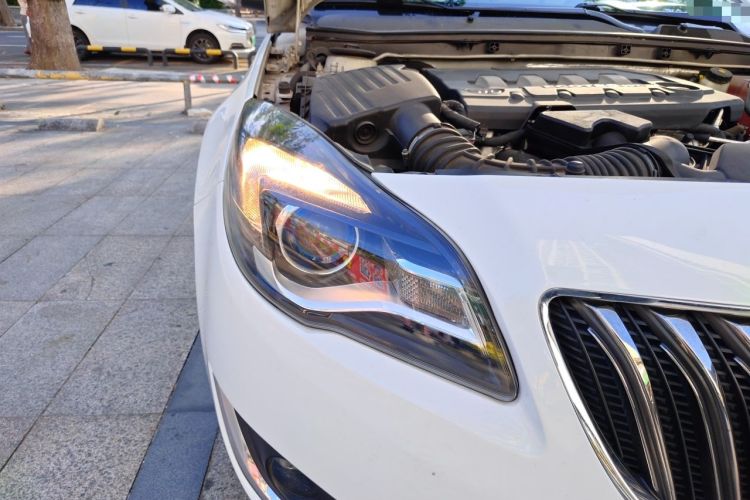 Used Buick Regal 2015 2.0L Elite Fashion Edition Right Front Headlight