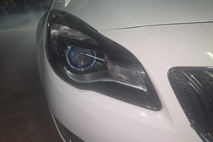 Used Buick Regal 2015 1.6T Leading Technology Model Right Front Headlight
