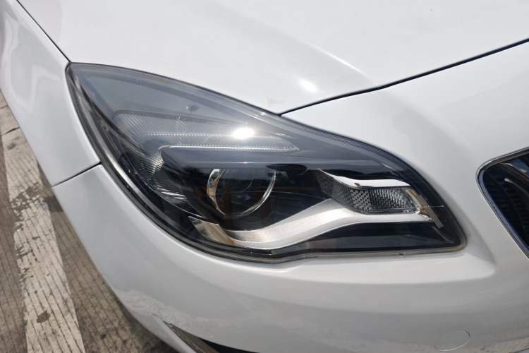 Used Buick Regal 2015 1.6T Elite Tech Model Right Front Headlight