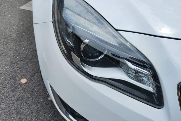 Used Buick Regal 2015 1.6T Leading Technology Model Right Front Headlight