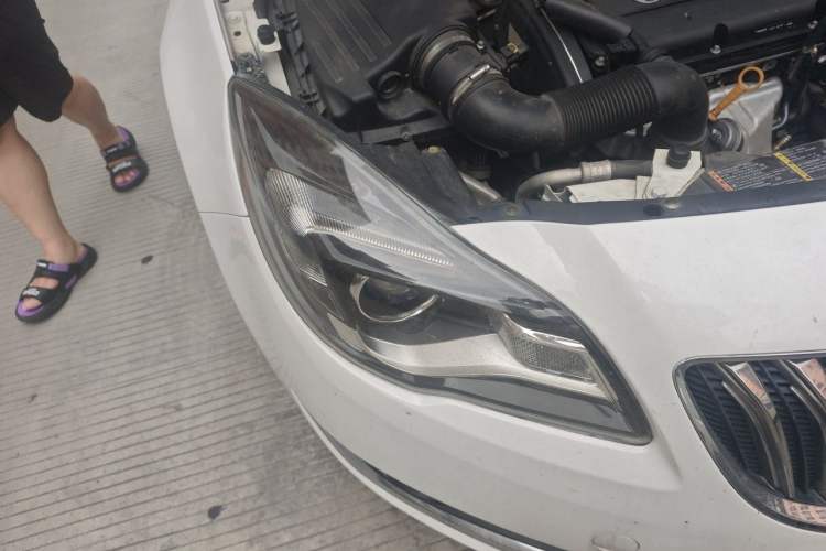 Used Buick Regal 2015 1.6T Leading Technology Model Right Front Headlight