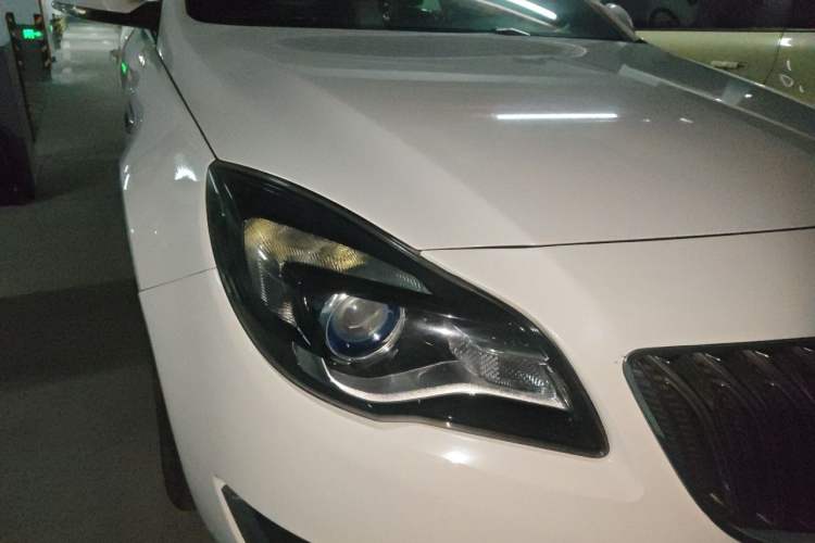 Used Buick Regal 2015 1.6T Leading Technology Model Right Front Headlight
