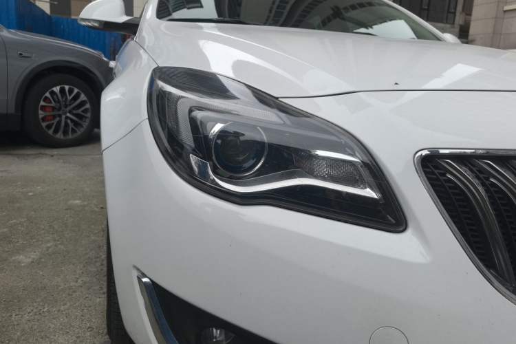 Used Buick Regal 2015 1.6T Leading Technology Model Right Front Headlight