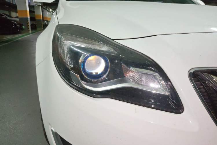 Used Buick Regal 2015 1.6T Elite Tech Model Right Front Headlight
