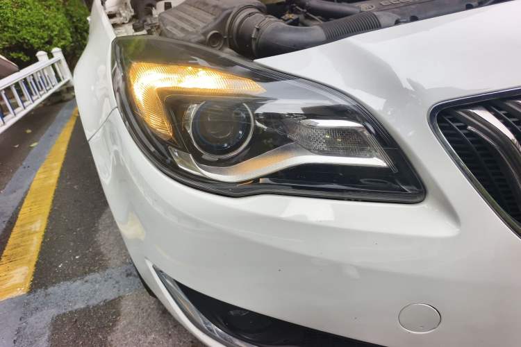Used Buick Regal 2015 1.6T Elite Tech Model Right Front Headlight