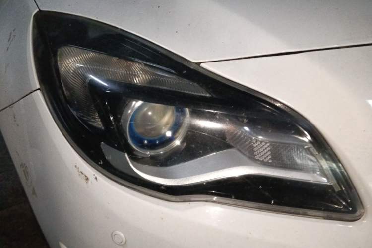 Used Buick Regal 2015 2.0L Leading Fashion Edition Right Front Headlight