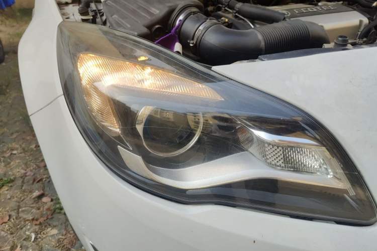Used Buick Regal 2015 1.6T Elite Tech Model Right Front Headlight