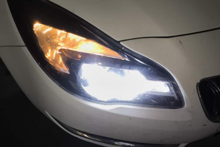 Used Buick Regal 2015 1.6T Elite Tech Model Right Front Headlight