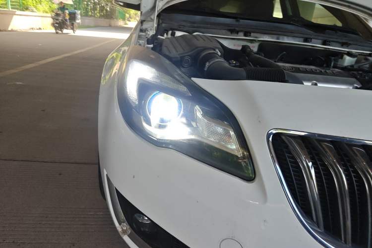 Used Buick Regal 2015 1.6T Leading Technology Model Right Front Headlight