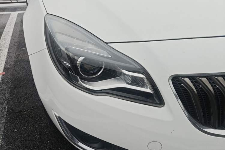 Used Buick Regal 2015 1.6T Leading Technology Model Right Front Headlight