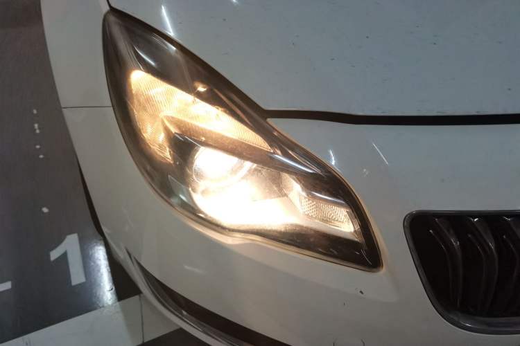 Used Buick Regal 2015 2.0L Leading Fashion Edition Right Front Headlight