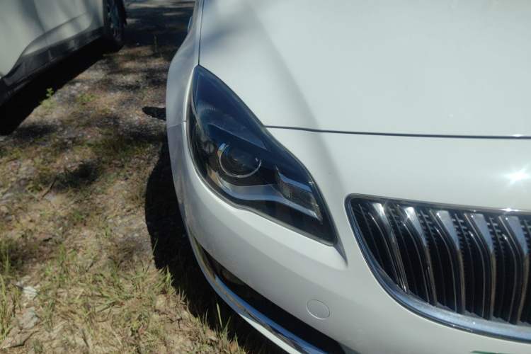 Used Buick Regal 2015 1.6T Leading Technology Model Right Front Headlight