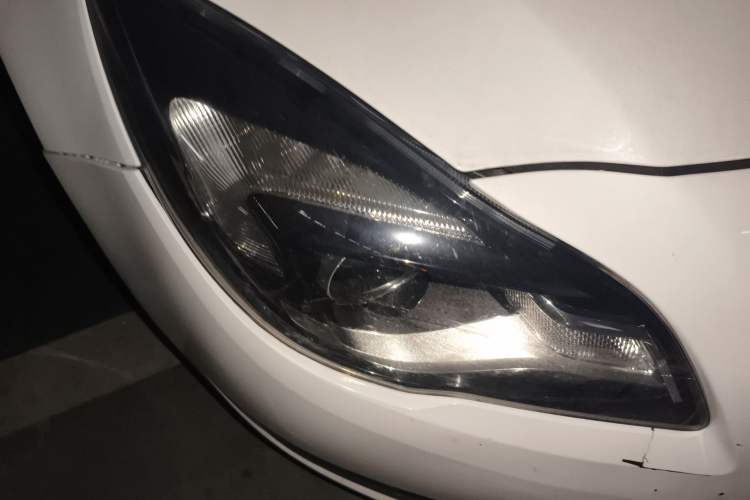 Used Buick Regal 2015 1.6T Leading Technology Model Right Front Headlight