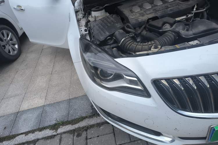 Used Buick Regal 2015 2.0L Elite Fashion Edition Right Front Headlight