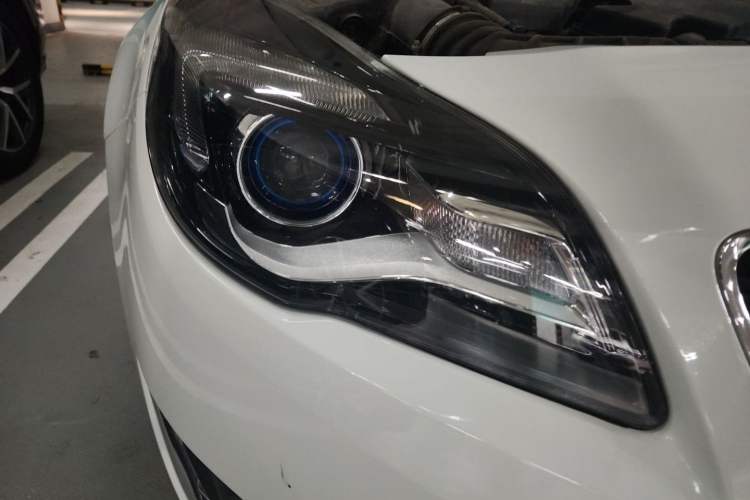 Used Buick Regal 2015 2.0L Elite Fashion Edition Right Front Headlight