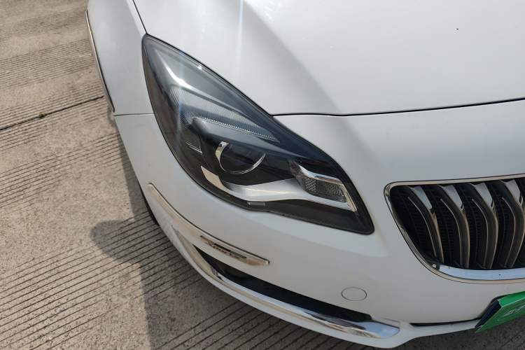 Used Buick Regal 2015 1.6T Leading Technology Model Right Front Headlight