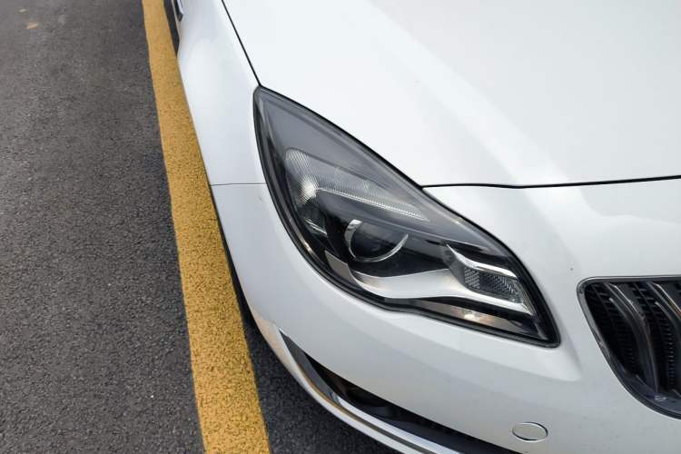 Used Buick Regal 2015 1.6T Leading Technology Model Right Front Headlight