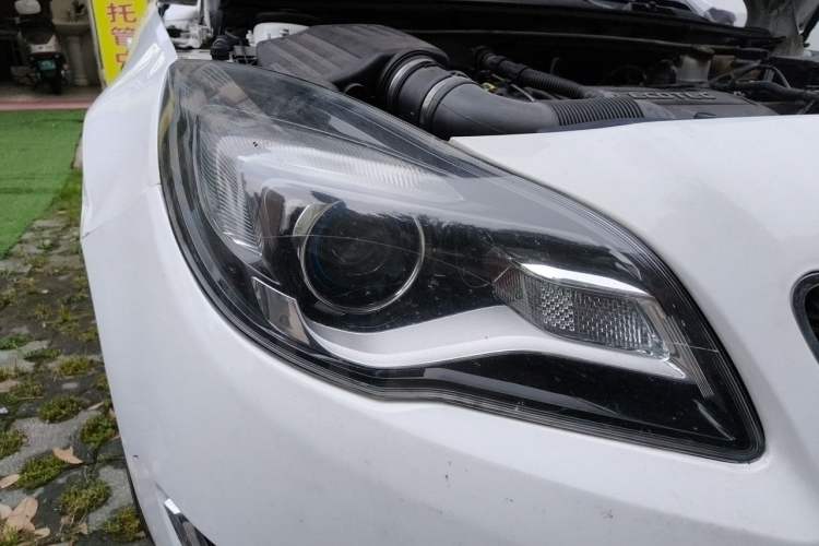 Used Buick Regal 2015 1.6T Leading Technology Model Right Front Headlight