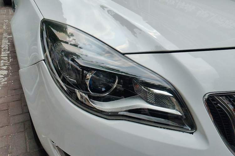 Used Buick Regal 2015 1.6T Leading Technology Model Right Front Headlight