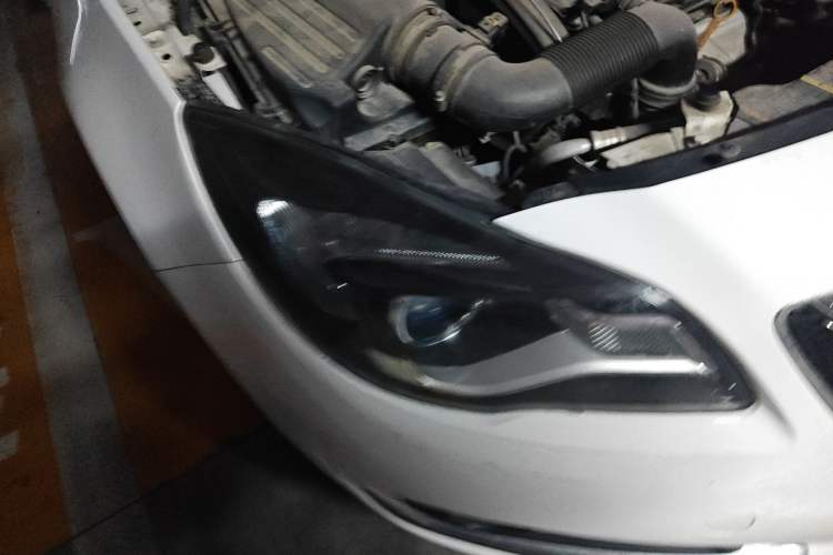 Used Buick Regal 2015 1.6T Elite Tech Model Right Front Headlight
