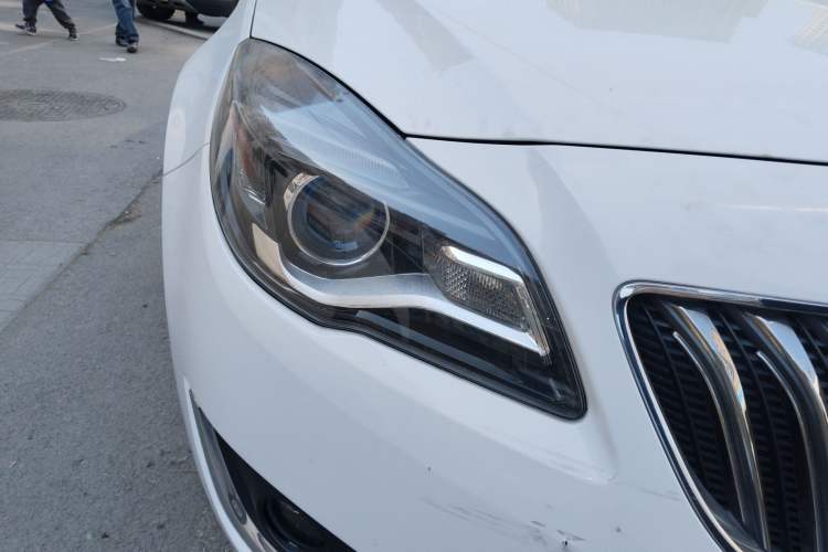 Used Buick Regal 2015 2.0L Elite Fashion Edition Right Front Headlight