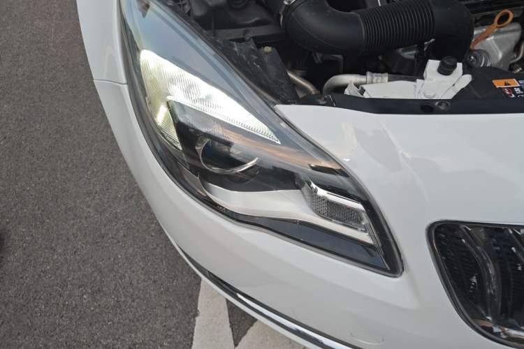 Used Buick Regal 2015 1.6T Elite Tech Model Right Front Headlight
