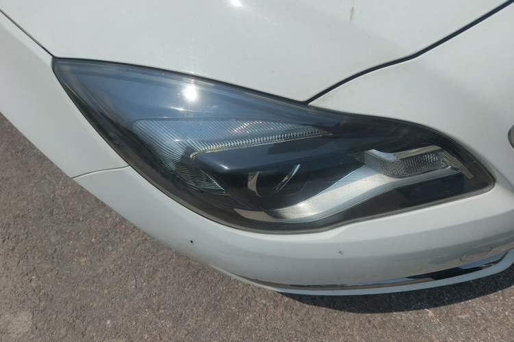 Used Buick Regal 2015 1.6T Elite Tech Model Right Front Headlight