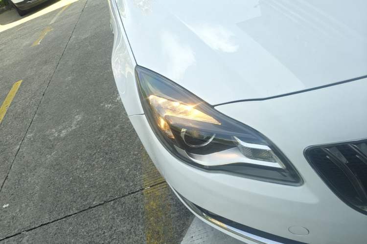 Used Buick Regal 2015 2.0L Leading Fashion Edition Right Front Headlight