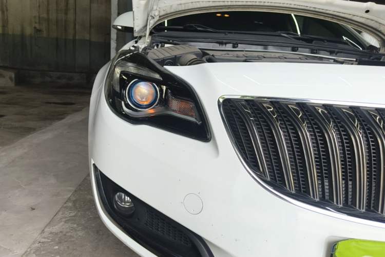 Used Buick Regal 2015 2.0L Elite Fashion Edition Right Front Headlight