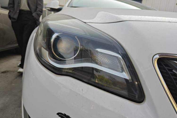 Used Buick Regal 2015 1.6T Leading Technology Model Right Front Headlight