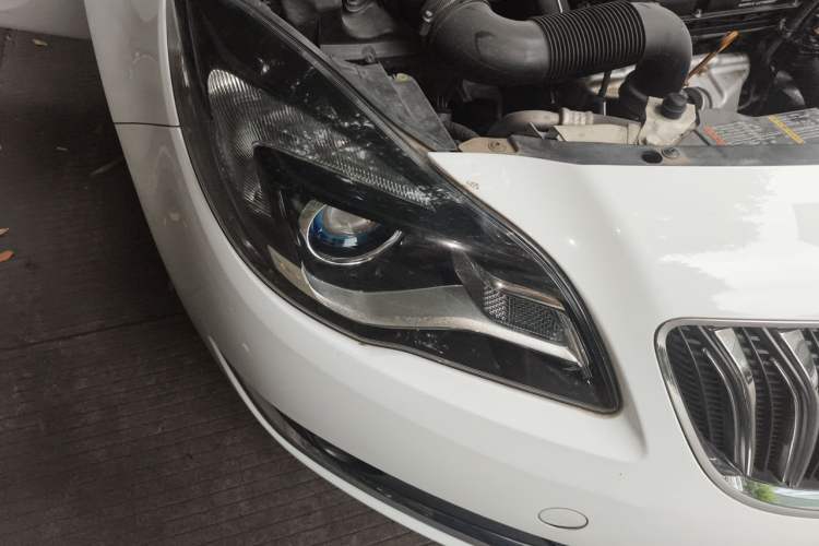 Used Buick Regal 2015 1.6T Leading Technology Model Right Front Headlight