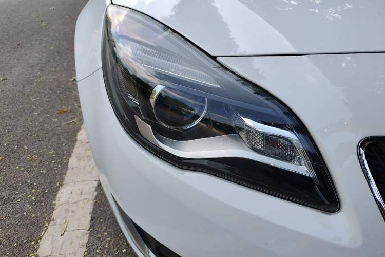 Used Buick Regal 2015 2.0L Leading Fashion Edition Right Front Headlight