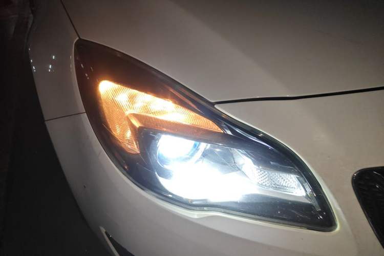 Used Buick Regal 2015 2.0L Leading Fashion Edition Right Front Headlight