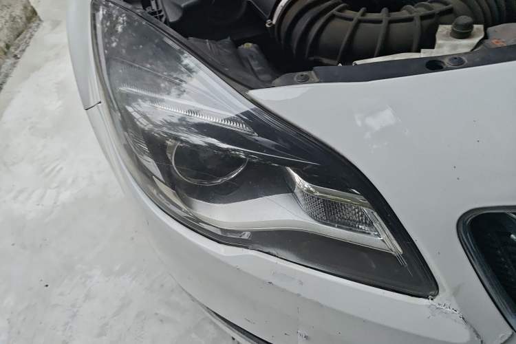 Used Buick Regal 2015 2.0L Leading Fashion Edition Right Front Headlight