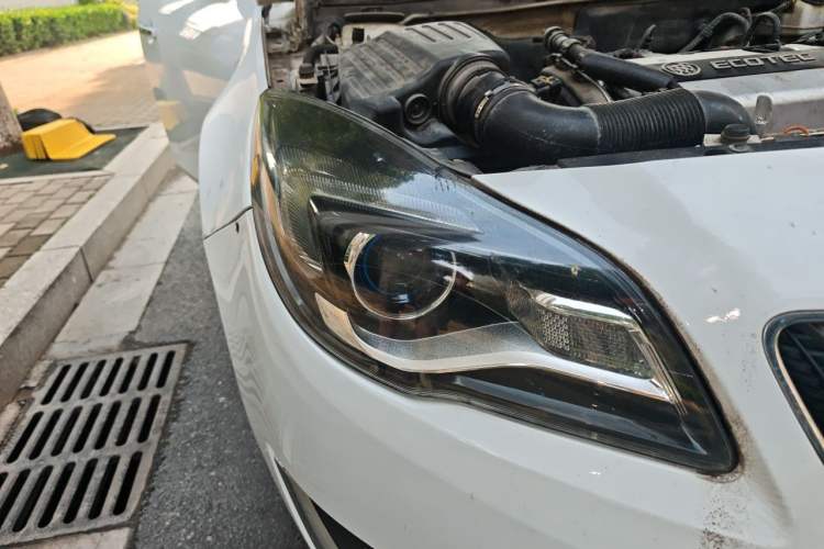Used Buick Regal 2015 1.6T Leading Technology Model Right Front Headlight