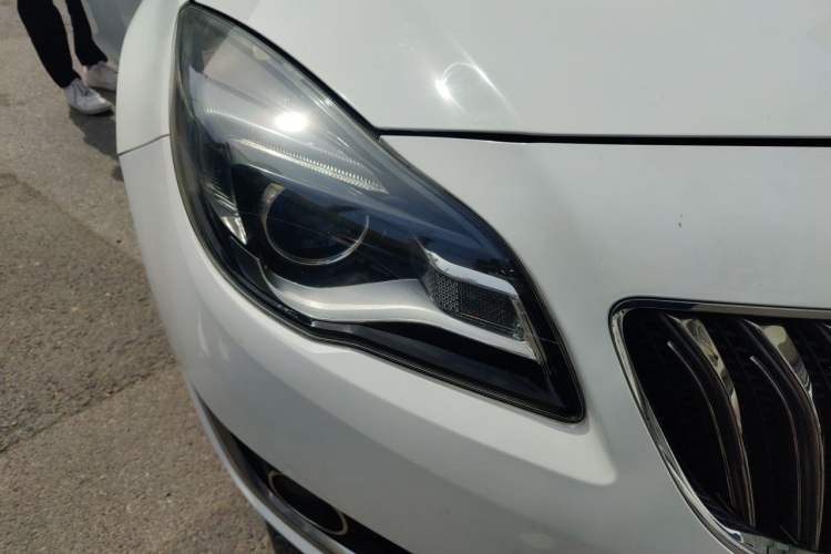 Used Buick Regal 2015 2.0L Elite Fashion Edition Right Front Headlight