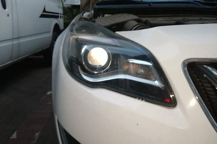 Used Buick Regal 2015 2.0L Leading Fashion Edition Right Front Headlight